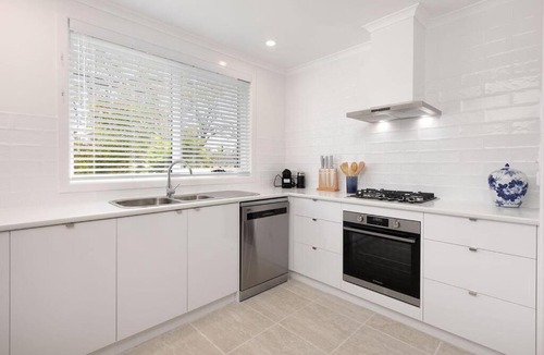 South Albury Apartment | Classic Chic on Olive