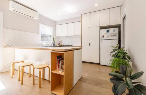 Flemington House | Classic Comforts - Moments to Flemington Racecourse