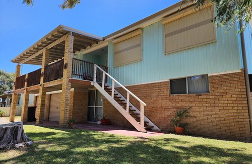 Lancelin House | Classic Lancelin split level 70s beach house with ocean views, sleeps 8