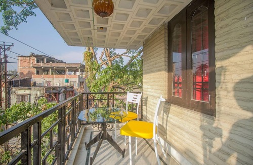 Bhubaneshwar House | Classic Siliguri Maple
