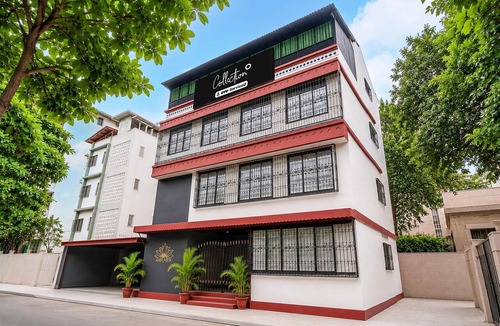 Kandiwali West House | Classic Sri Sai Regency
