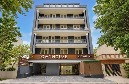 Udyog Vihar House | Classic With Balcony Cloud Bay
