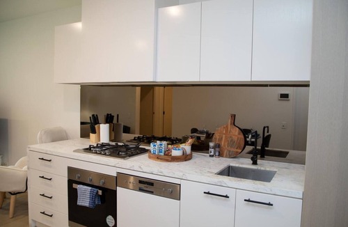 Clayton Apartment | Clayton Luxe Retreat- Elegant 2 BDR with Balcony