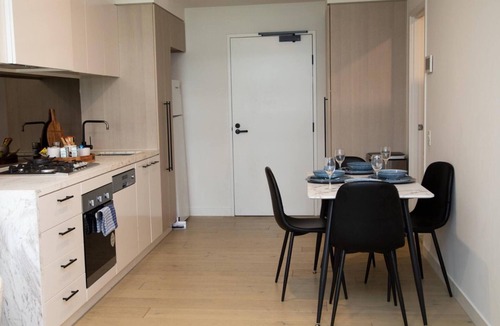 Clayton Apartment | Clayton Luxe Retreat- Elegant 2 BDR with Balcony