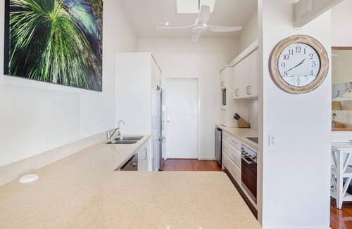 Point Lookout Apartment | Claytons 5 | 4 bedroom, 2 bath, beachfront, awesome views from covered deck