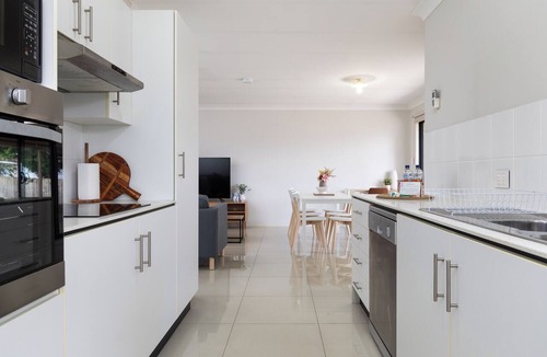 Acacia Ridge Apartment | Clean Acacia Ridge 2BR | Good Location w/Parking | 6AS2