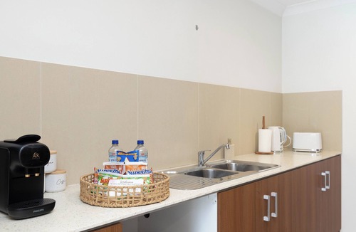 Rocklea Apartment | Clean Rocklea 2BR | Parking & Location | 116D2