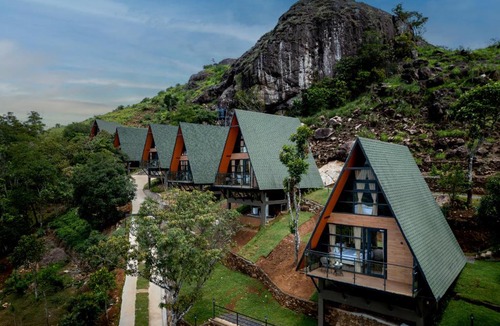 Elappara Hotel | Cliff and Cloud Vagamon