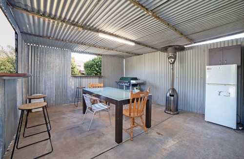 North Bendigo House | Clifford’s Cottage – Spacious 3BR | Flexible Rooms | Free Parking