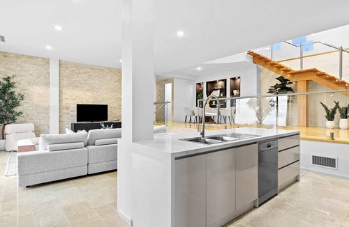 Mount Martha House | Cliffside Castle | Bay And City Views