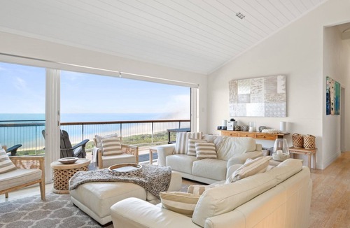 Killcare Heights House | Clifton - Coastal Views by HolidayCo.