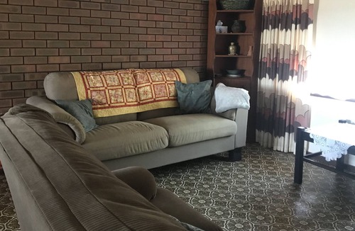 Port Denison House | Close to Sporting Facilities and Beaches