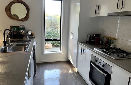 St Leonards House | Close to the beach, relaxing & modern holiday home