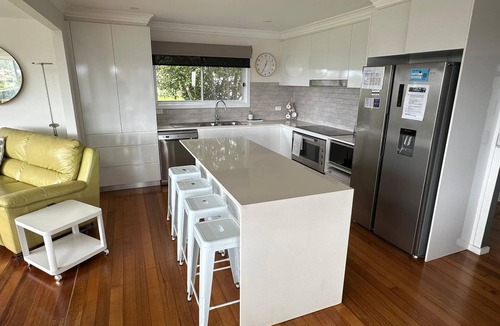 Batehaven House | Cloud 9 - Family accommodation at beautiful Batehaven with water views