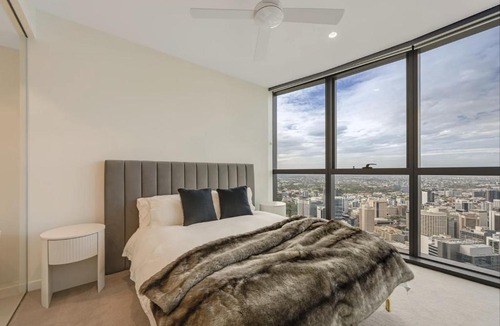 Brisbane Central Business District Apartment | Cloud Nine Stay | Designer Views on Level 61