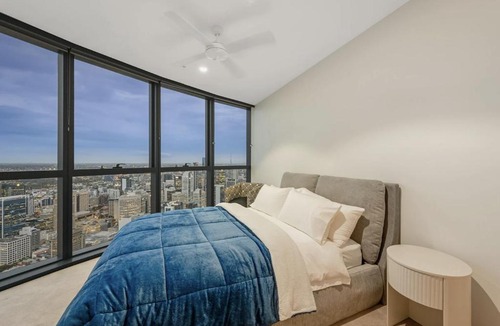 Brisbane Central Business District Apartment | Cloud Nine Stay | Designer Views on Level 61