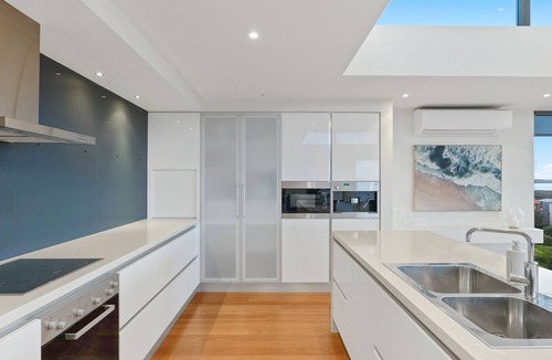 Surf Beach House | Cloudview in Surf Beach