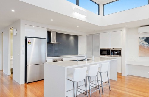 Surf Beach House | Cloudview in Surf Beach