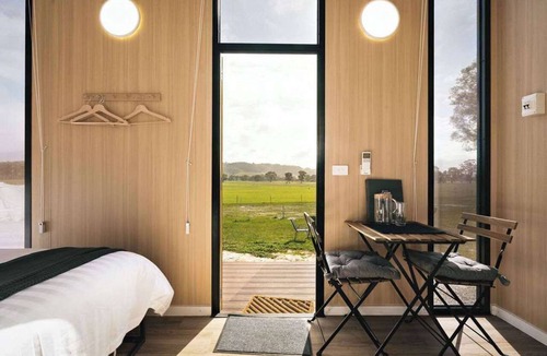 Warrenmang House | Clyde at Sheltered Paddock by Tiny Away