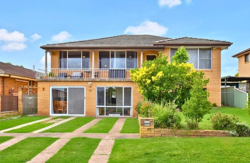 Cessnock House | Coal d' Vine Entertainer - Cessnock NSW