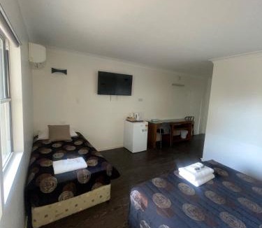 Moura Hotel | Coal n Cattle Hotel Motel