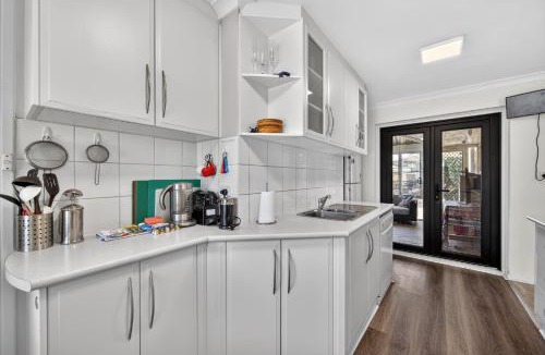 Safety Bay House | Coastal 2-Bed Home with Pool