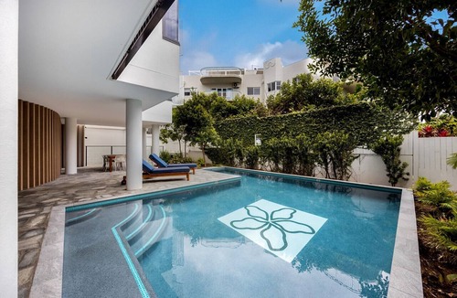 Coolum Beach Apartment | Coastal Bliss: 3-Bedroom Retreat with Pool