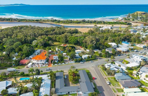 Crescent Head Apartment | Coastal Chic Apartment Only Minutes to the Beach