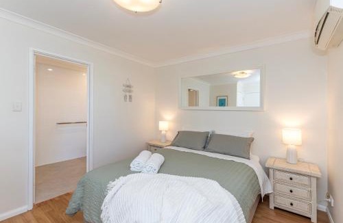 Scarborough House | Coastal Comfort 1 King, 2 Queen beds with Park Views