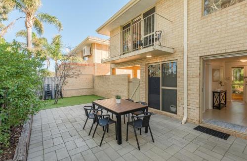 Scarborough House | Coastal Comfort 1 King, 2 Queen beds with Park Views