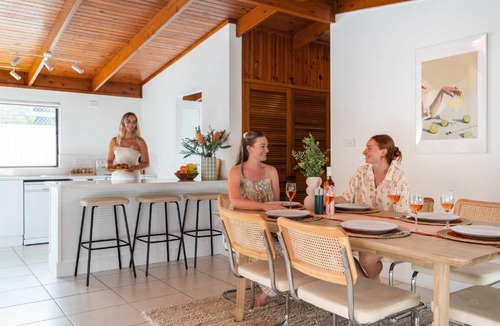 Maroochydore House | Coastal Comfort: Relax & Recharge in Maroochydore