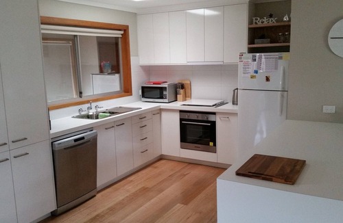St Leonards House | Coastal Cottage - Cosy cottage only 1.5 km from St Leonards beach and town centre.