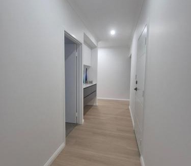 Innaloo House | Coastal Elegance 3BR 2BA Near Beach & City