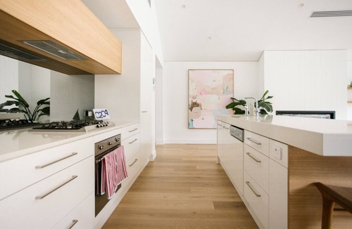 West Beach House | Coastal Gem - Beach I Airport I Shopping