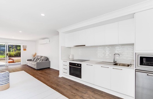 Killcare Heights House | Coastal Harmony Cottage by HolidayCo.