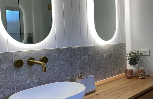 Rosebud House | Coastal Holiday Escape Beach House just a 12 min walk to Rosebud/McCrae Beach