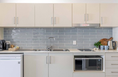 Port Douglas Apartment | Coastal Luxe 2BR Apartment + Spa Studio with Lagoo