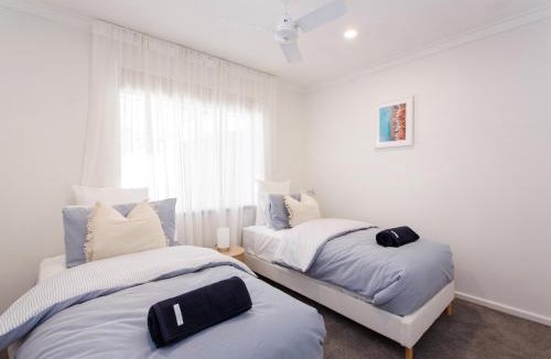 Doubleview Apartment | Coastal Luxe Escape - Parkside Beach Stay