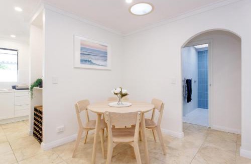 Doubleview Apartment | Coastal Luxe Escape - Parkside Beach Stay