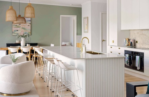 Mornington House | Coastal Luxe - Main St, Beach, Kids Cubby & Swings