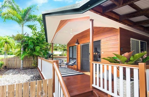 Kewarra Beach House | Coastal Mountain View Cottage for Couples
