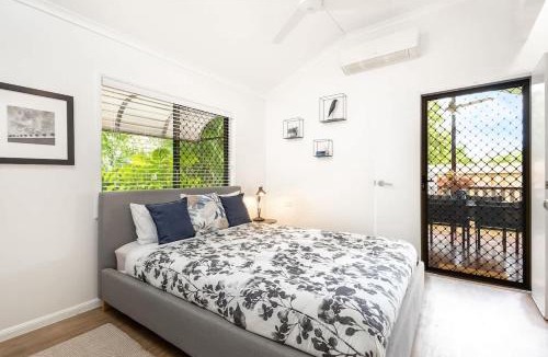 Kewarra Beach House | Coastal Mountain View Cottage for Couples