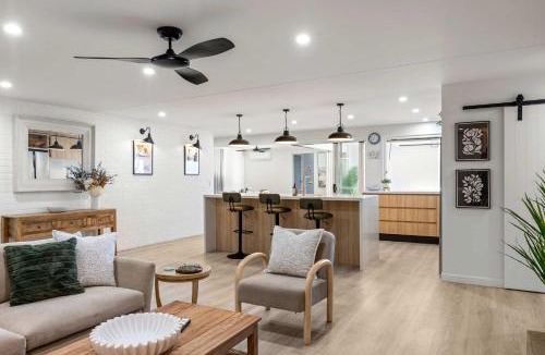 Warana House | Coastal Noir Retreat - Pool PF & Walk to Beach