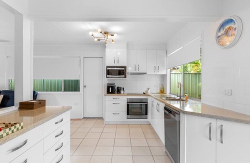 Bongaree House | Coastal Palms Hideaway