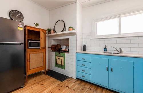 Wallaroo House | Coastal Sea Breeze Cottage - Pet Friendly