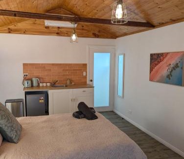 Culburra Beach House | Coastal Studio - 10 min Walk to Surf & Sand