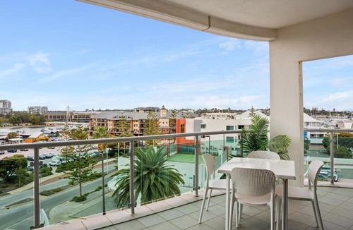 Mandurah Apartment | Coastal Studio with City & Ocean Views, Walk to Beach