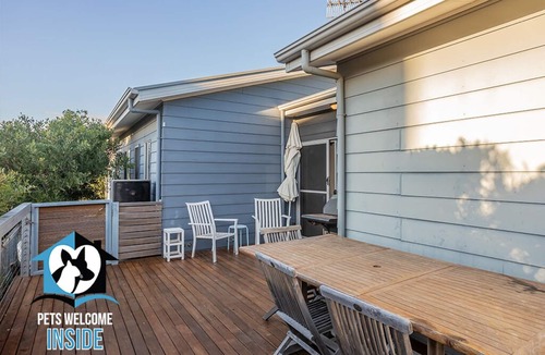 Middleton House | Coastal Style Pavilion House, Sea Views, Big Decks 1 street from Beach -Duney