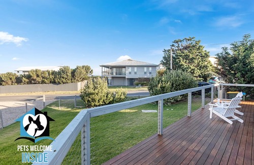 Middleton House | Coastal Style Pavilion House, Sea Views, Big Decks 1 street from Beach -Duney