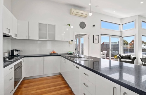 Torquay House | Coastal Tides on Anderson